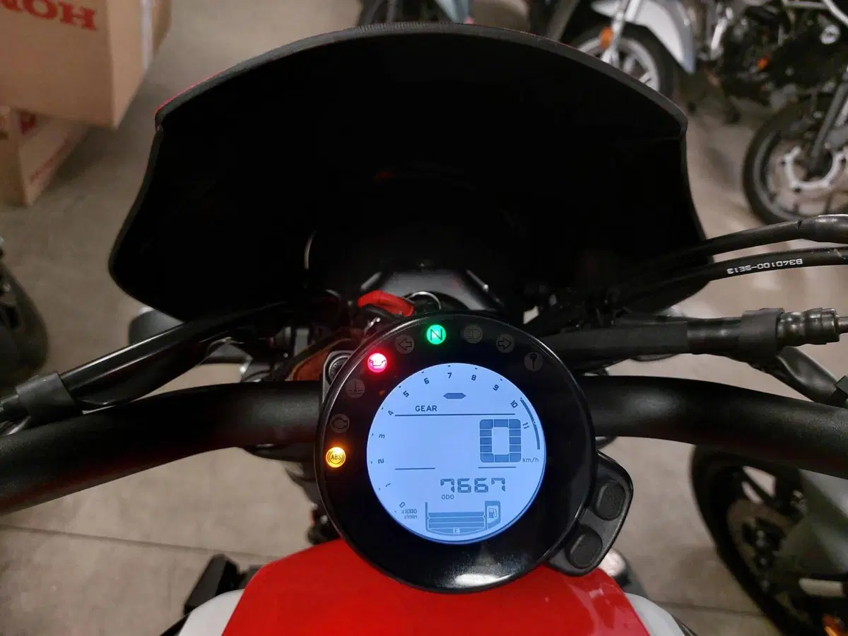 Yamaha XSR 700 (2021) (3)