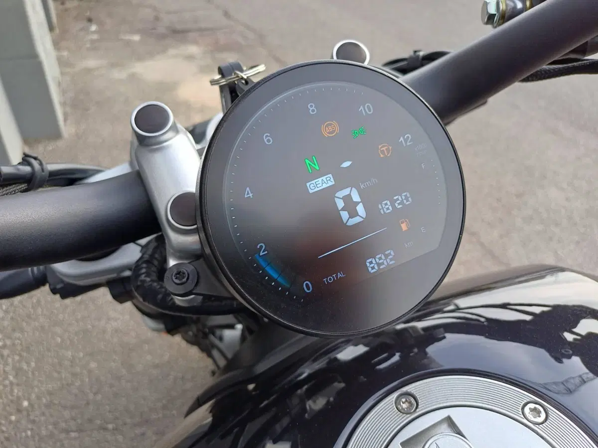 Benelli Leoncino 400 Bobber (2026) (11)
