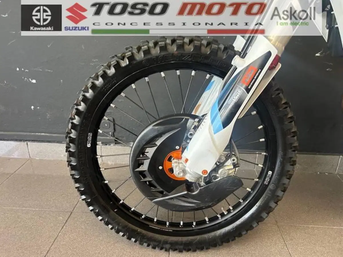 KTM 350 EXC-F Six Days (2023) (10)