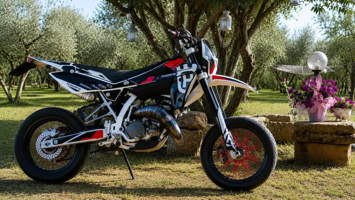 Husqvarna SM 125 (2010 - 12) (2)
