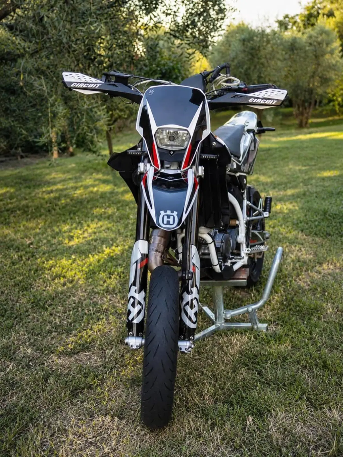 Husqvarna SM 125 (2010 - 12) (3)