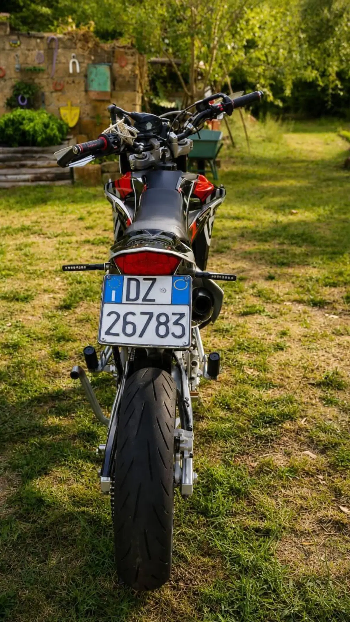 Husqvarna SM 125 (2010 - 12) (4)