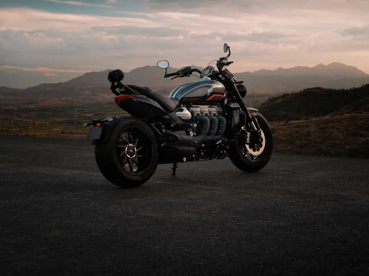 Triumph presenta le nuove colorazioni per la gamma 2027