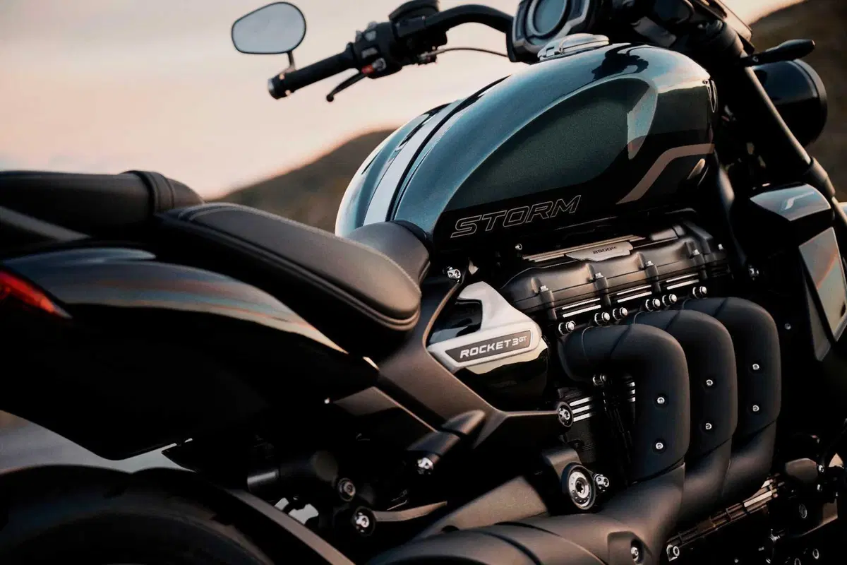 Triumph presenta le nuove colorazioni per la gamma 2027 (3)