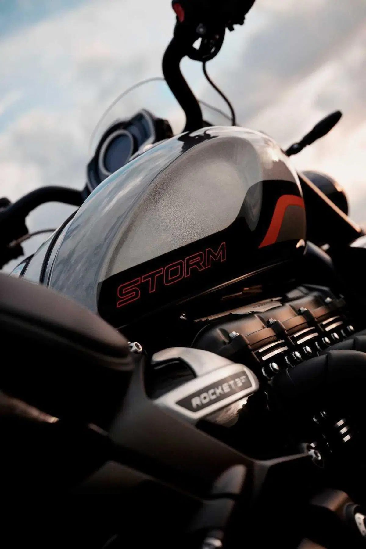 Triumph presenta le nuove colorazioni per la gamma 2027 (4)