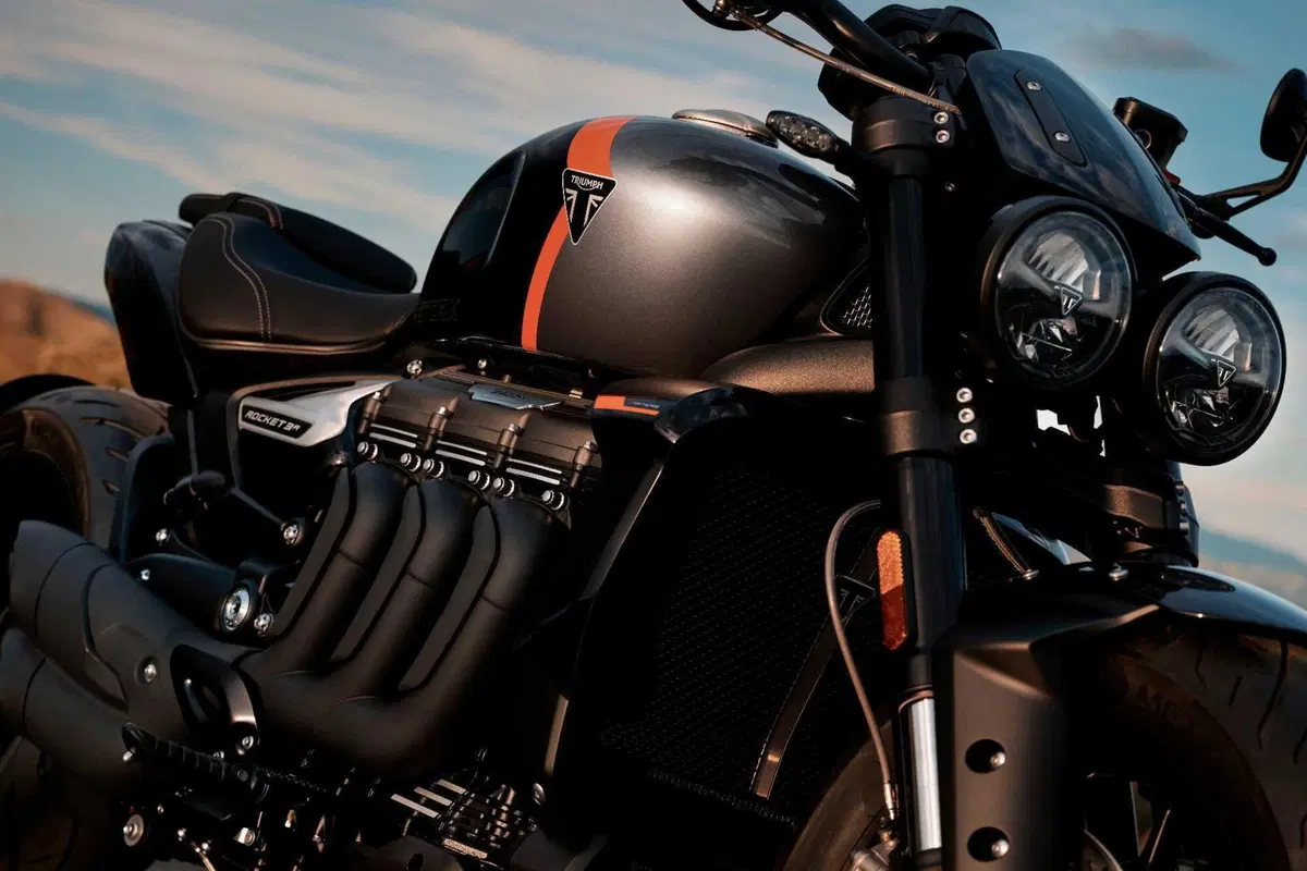 Triumph presenta le nuove colorazioni per la gamma 2027 (10)
