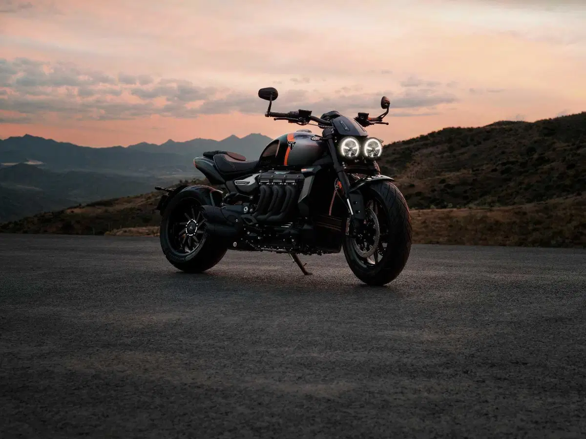 Triumph presenta le nuove colorazioni per la gamma 2027 (11)