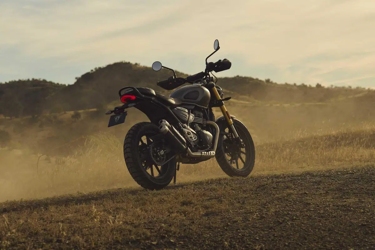 Triumph presenta le nuove colorazioni per la gamma 2027 (13)