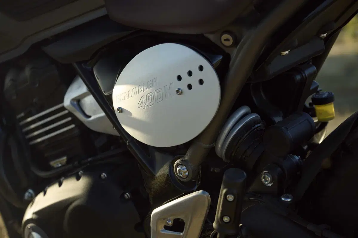 Triumph presenta le nuove colorazioni per la gamma 2027 (17)