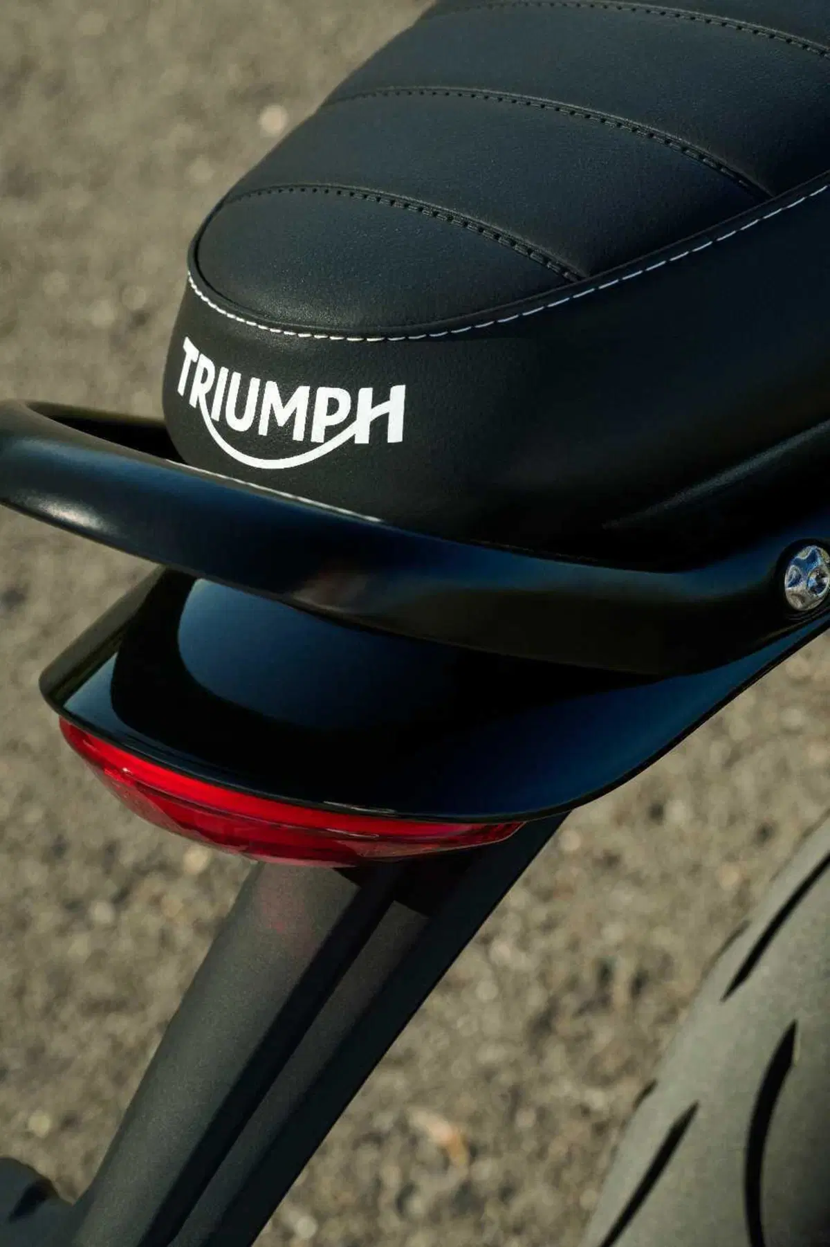 Triumph presenta le nuove colorazioni per la gamma 2027 (22)