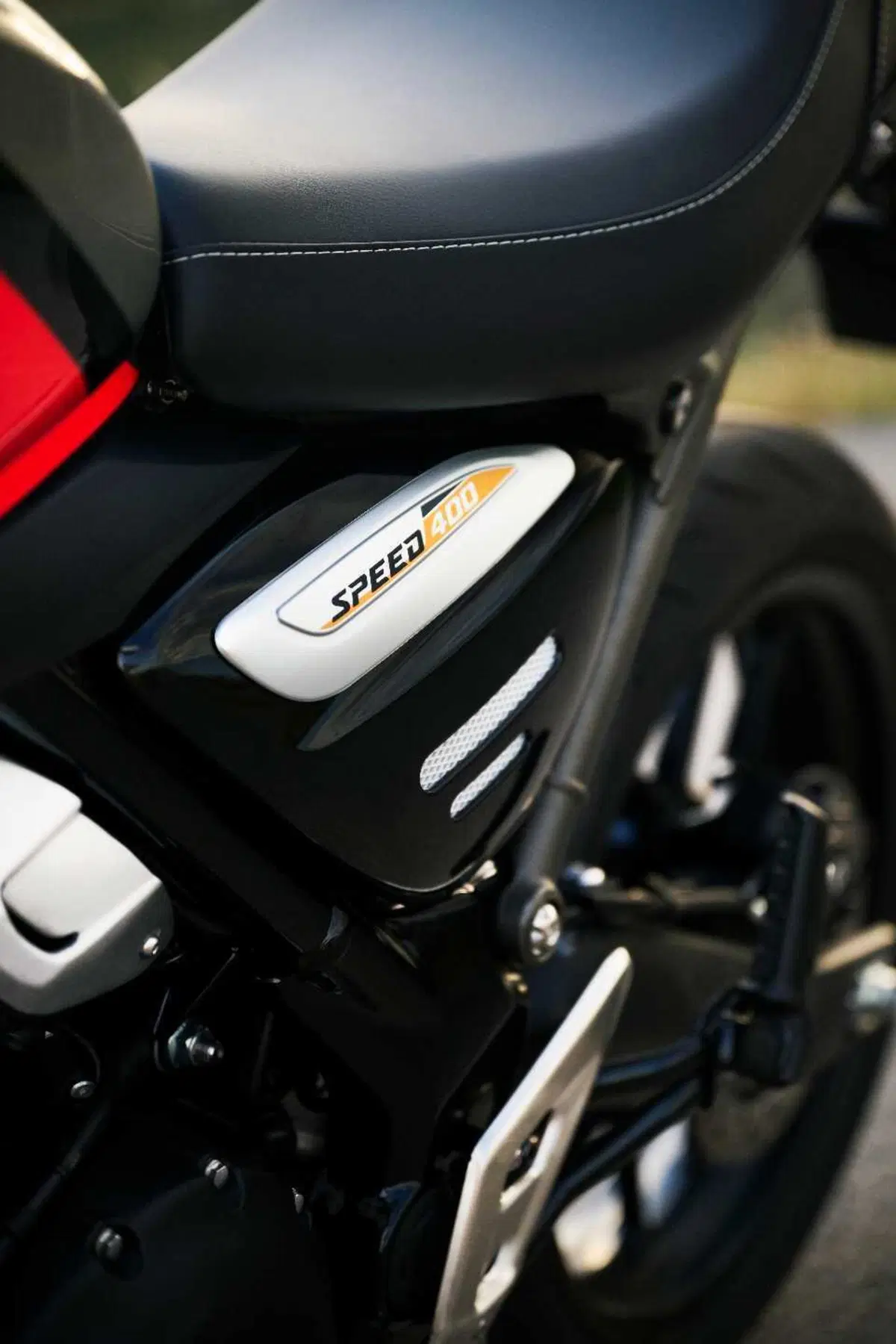Triumph presenta le nuove colorazioni per la gamma 2027 (23)
