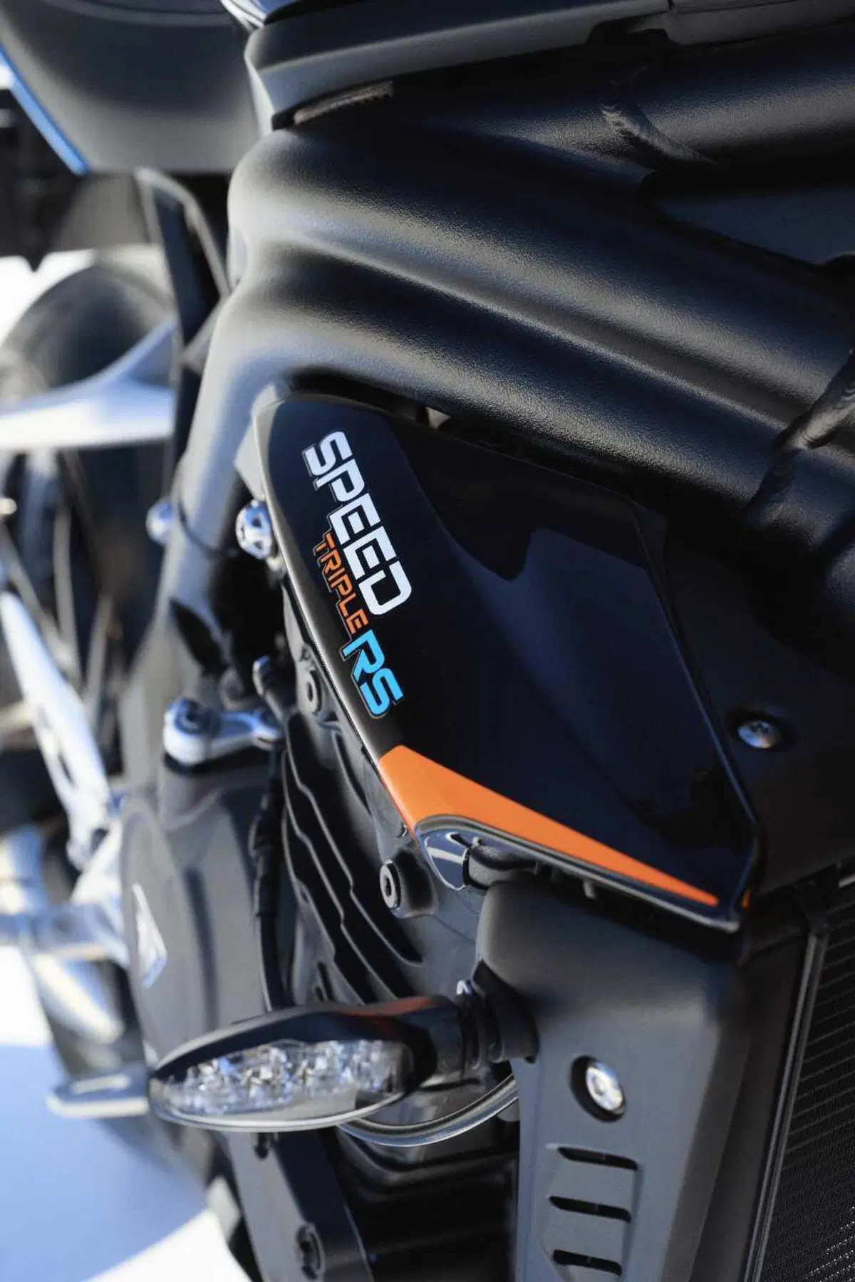 Triumph presenta le nuove colorazioni per la gamma 2027 (29)