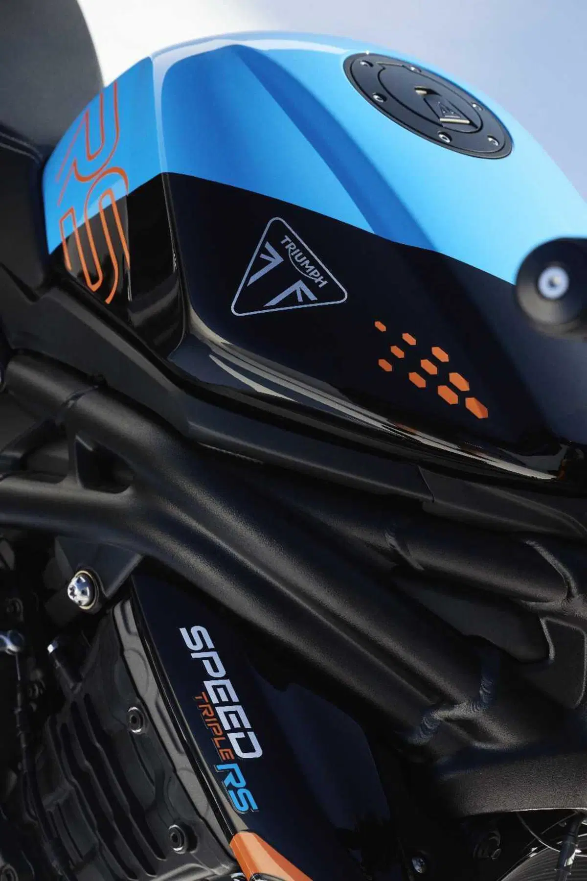 Triumph presenta le nuove colorazioni per la gamma 2027 (30)