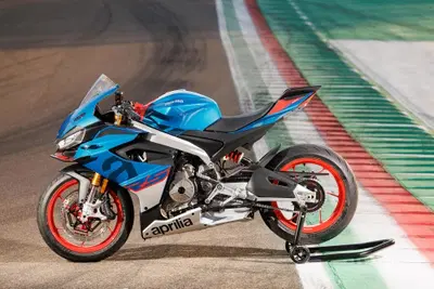 Super Summer: le offerte estive sui modelli Aprilia e Moto Guzzi