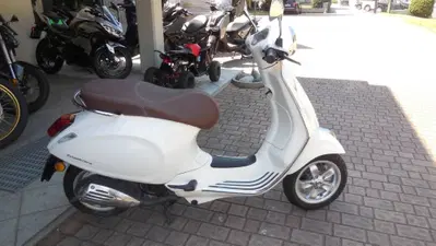 Vespa Primavera 50 2T (2014 - 17) usata