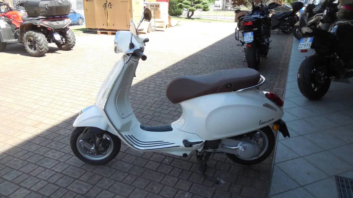 Vespa Primavera 50 2T (2014 - 17) (2)