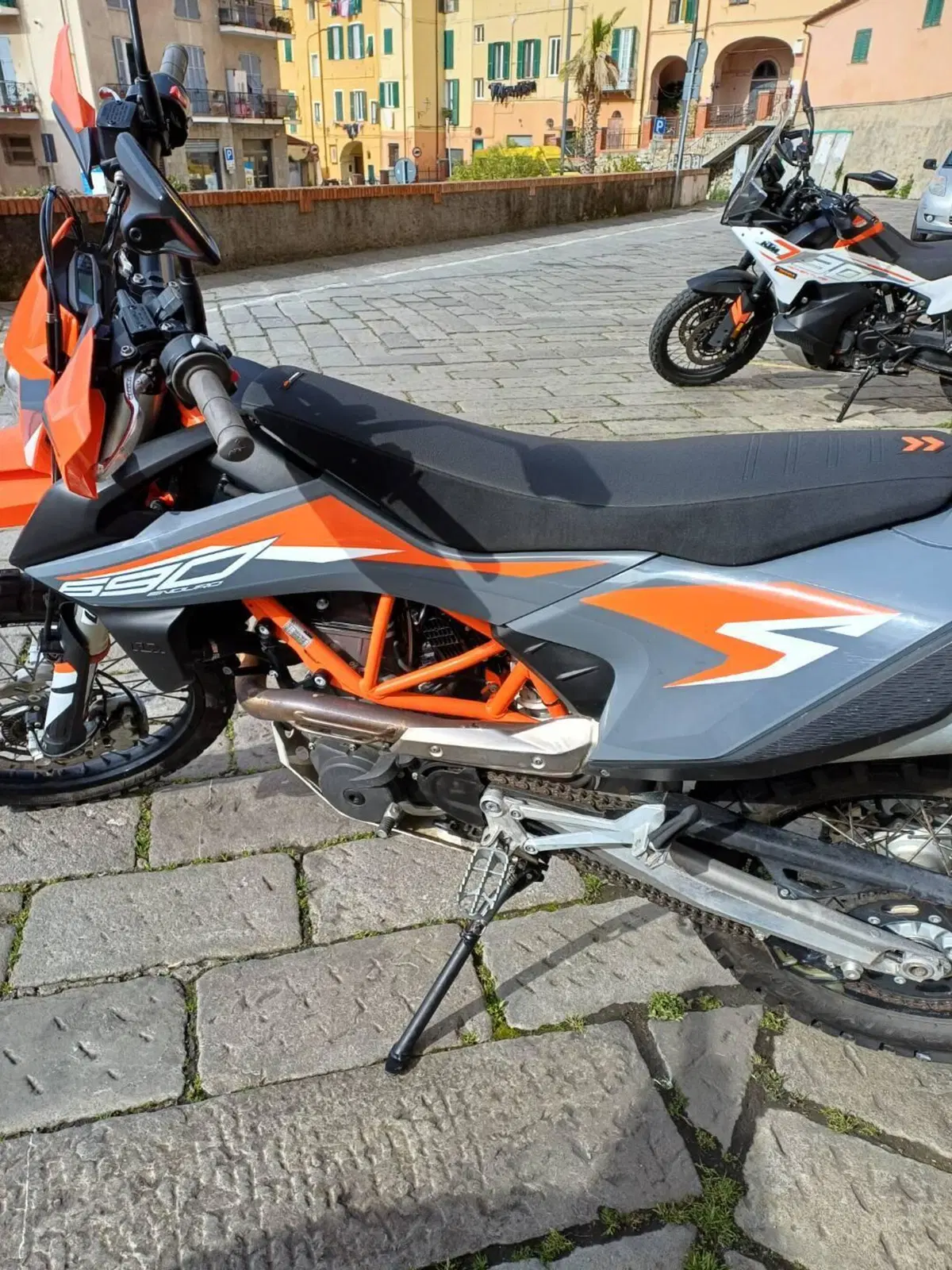KTM 690 Enduro R (2022 - 25) (3)