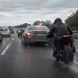 Frenata fantasma: perché è un pericolo reale per le moto