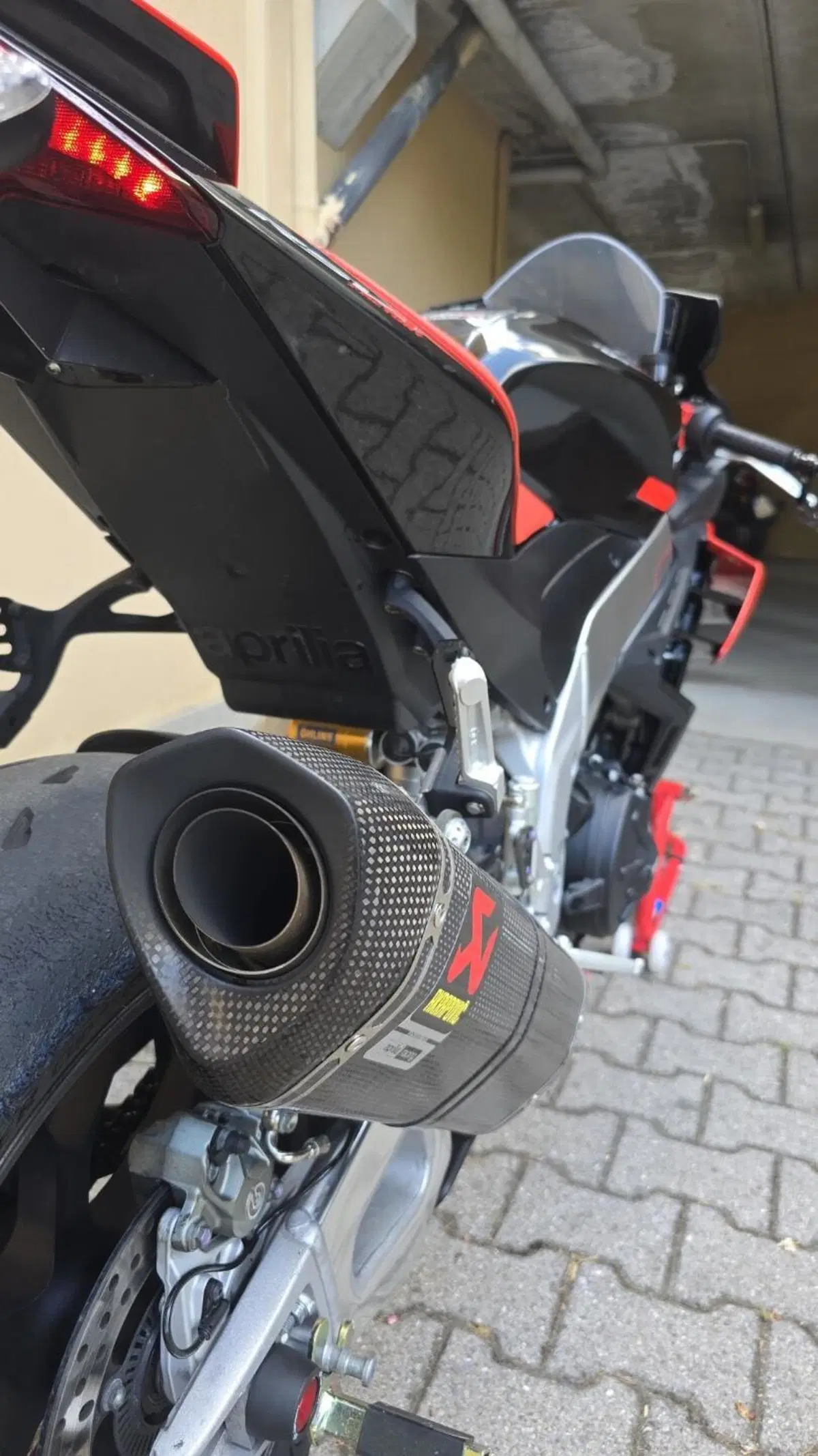 Aprilia RSV4 1100 Factory (2021 - 24) (5)