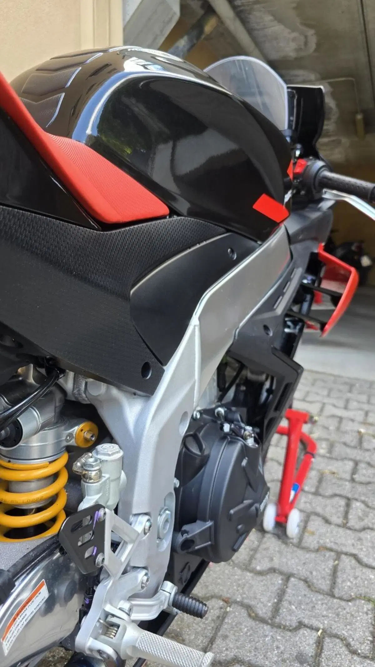 Aprilia RSV4 1100 Factory (2021 - 24) (6)