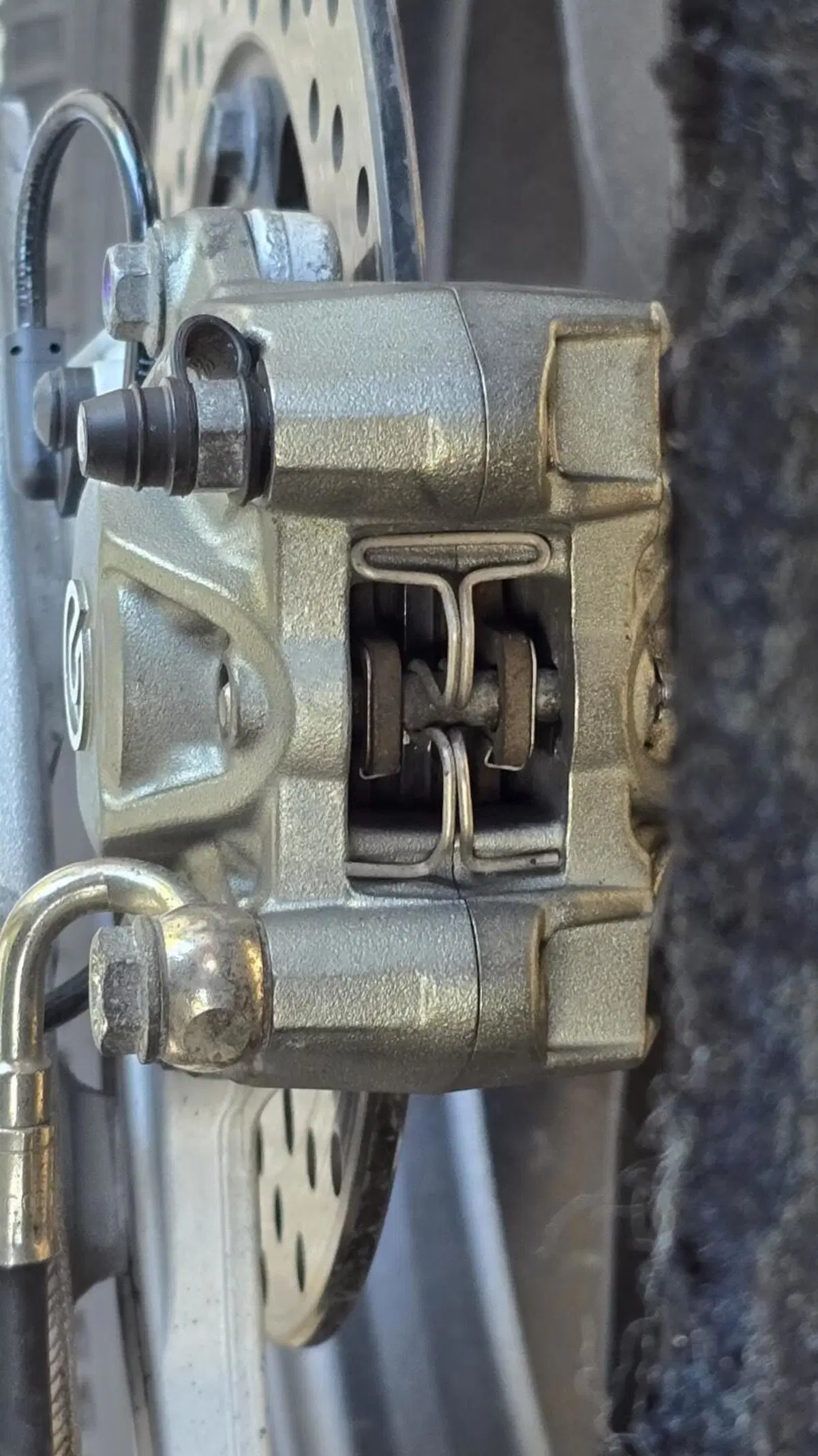 Aprilia RSV4 1100 Factory (2021 - 24) (10)