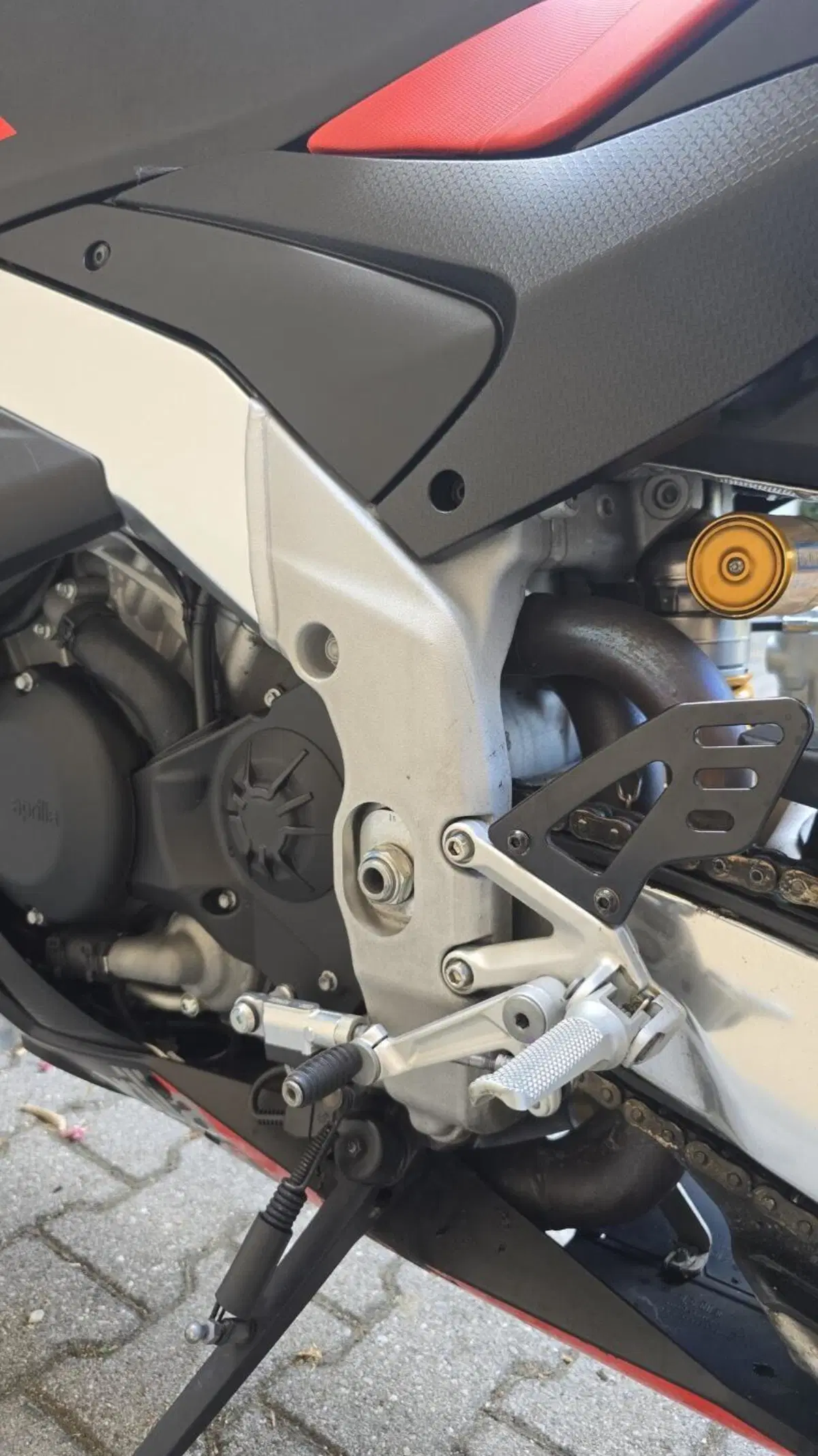 Aprilia RSV4 1100 Factory (2021 - 24) (12)