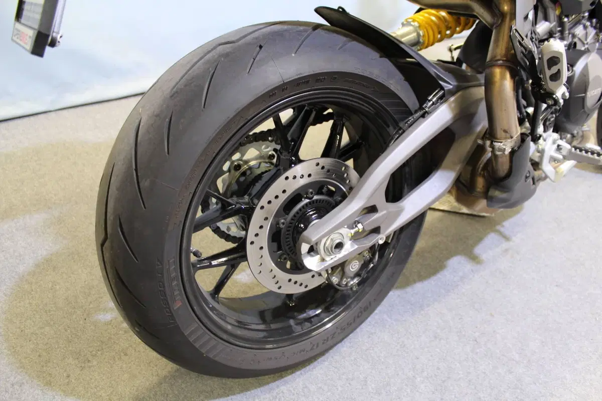 Ducati Hypermotard V2 (2026) (4)
