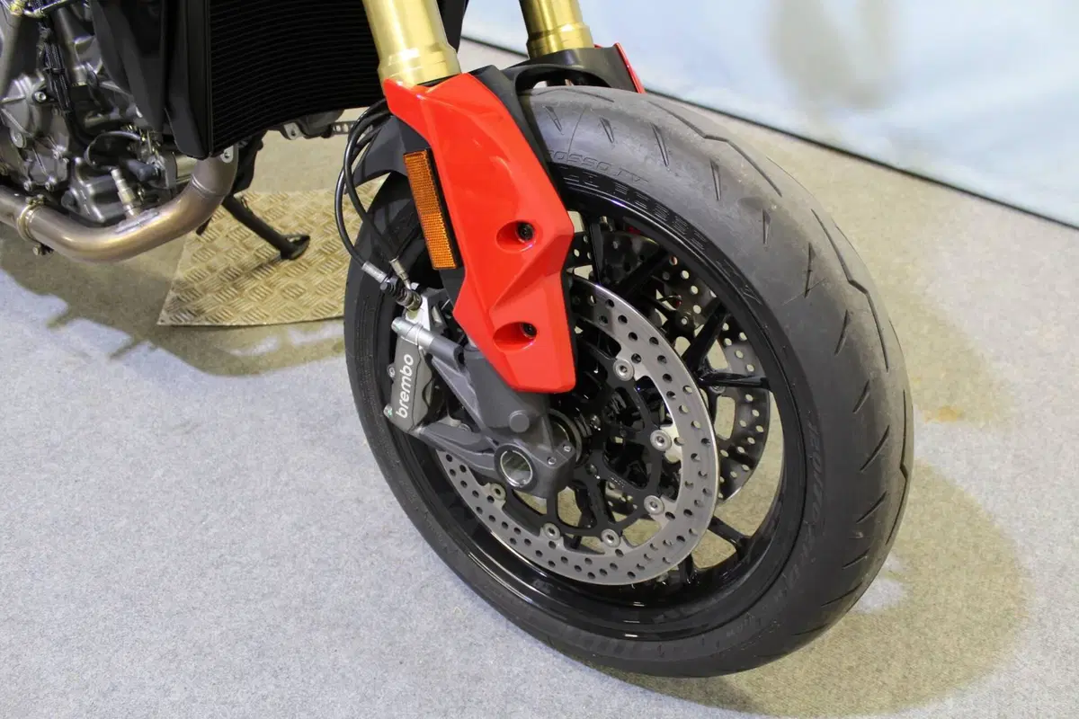 Ducati Hypermotard V2 (2026) (5)