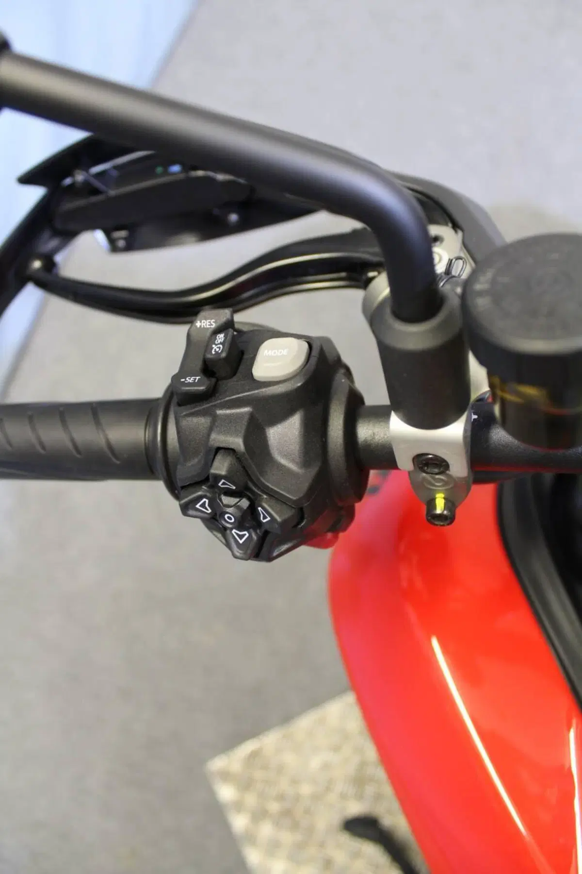 Ducati Hypermotard V2 (2026) (9)