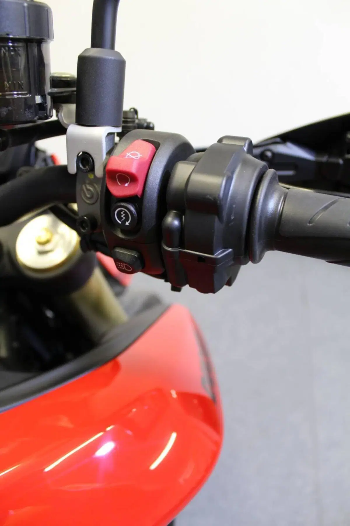 Ducati Hypermotard V2 (2026) (10)