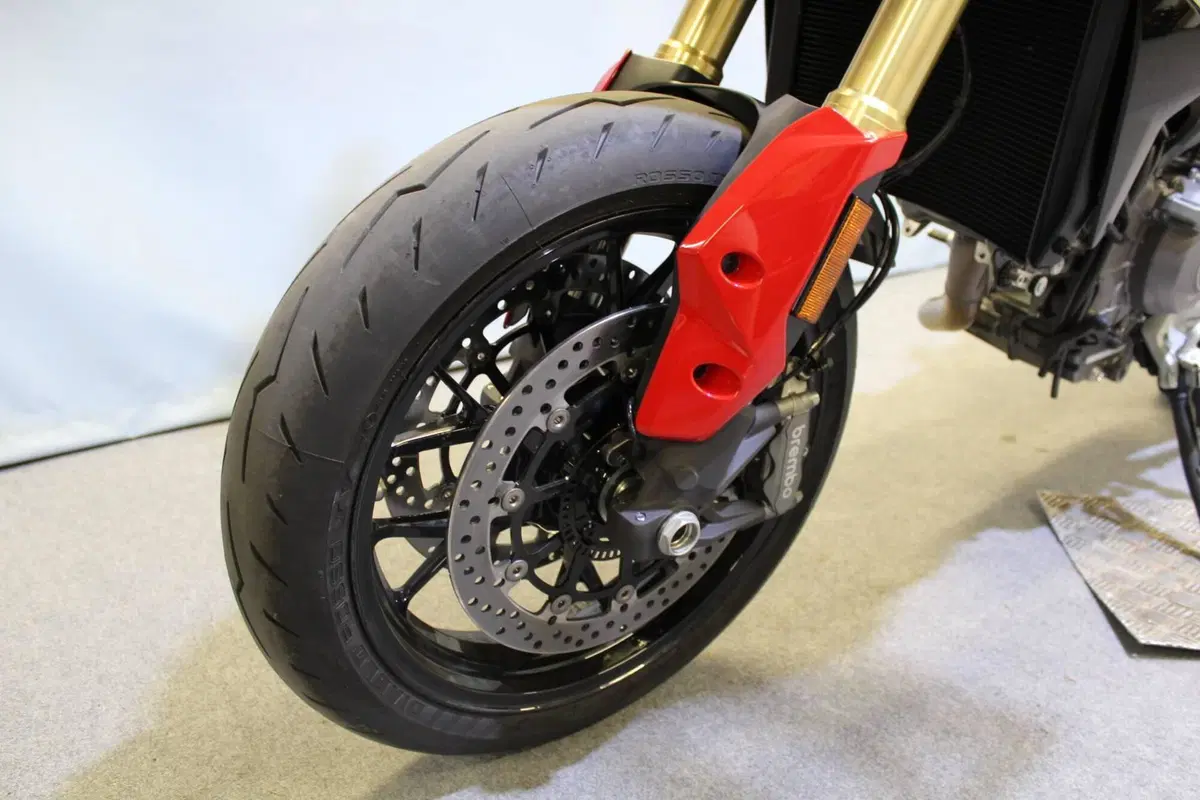 Ducati Hypermotard V2 (2026) (15)
