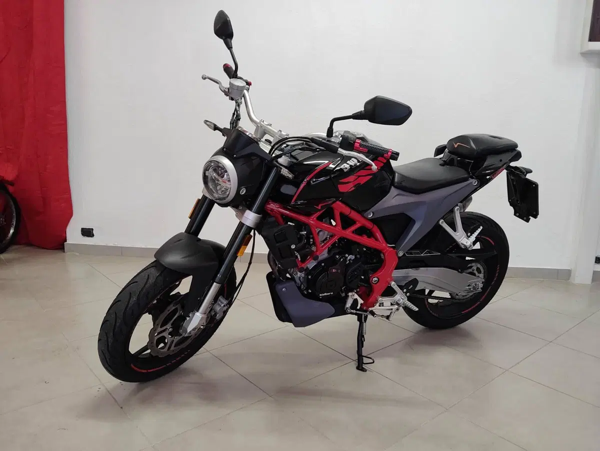 Swm Varez 125 (2022 - 23) (2)