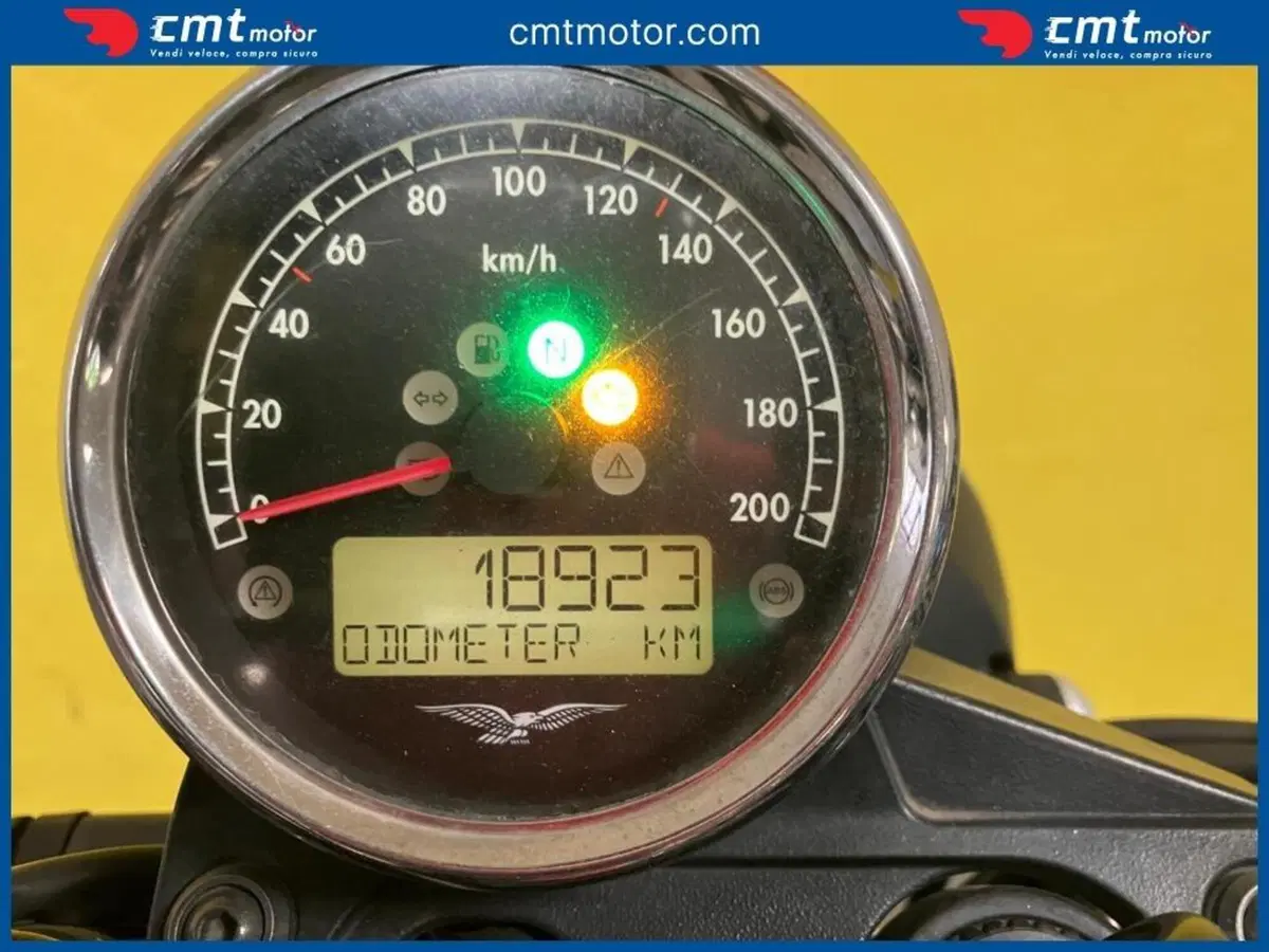 Moto Guzzi V7 III Stone (2017 - 20) (5)
