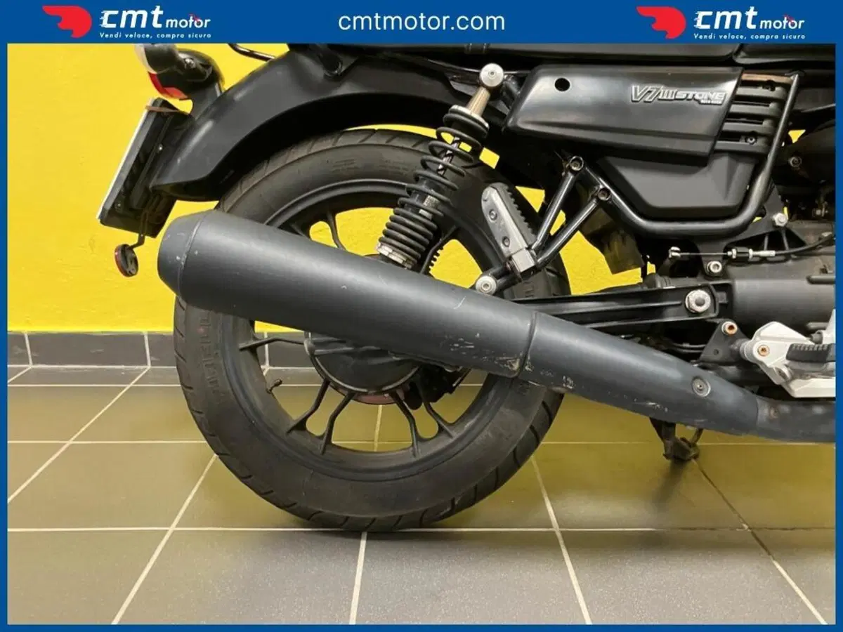 Moto Guzzi V7 III Stone (2017 - 20) (6)