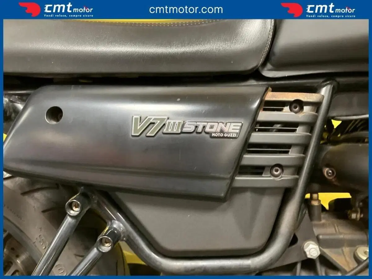 Moto Guzzi V7 III Stone (2017 - 20) (10)
