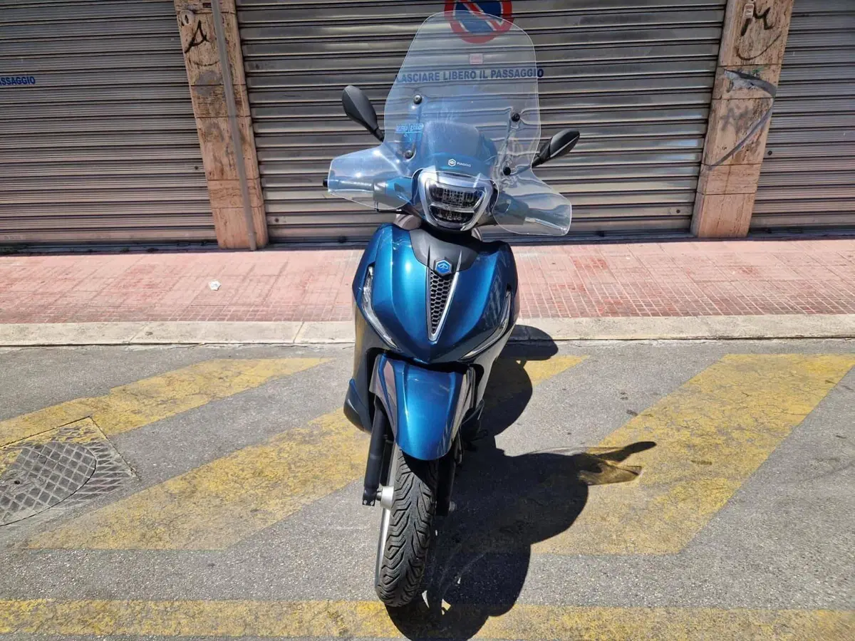 Piaggio Beverly 300 ABS-ASR (2021 - 25) (2)