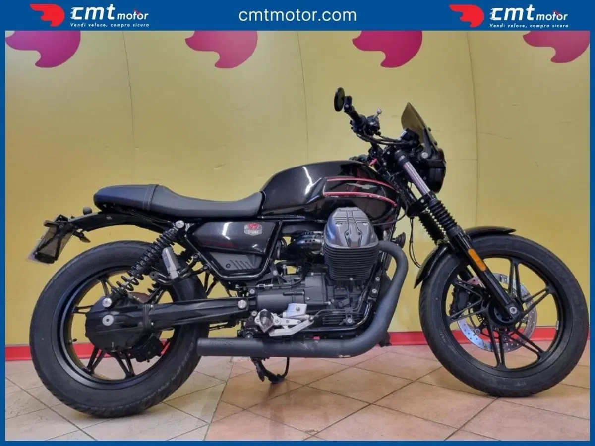 Moto Guzzi V7 Stone (2021 - 24)