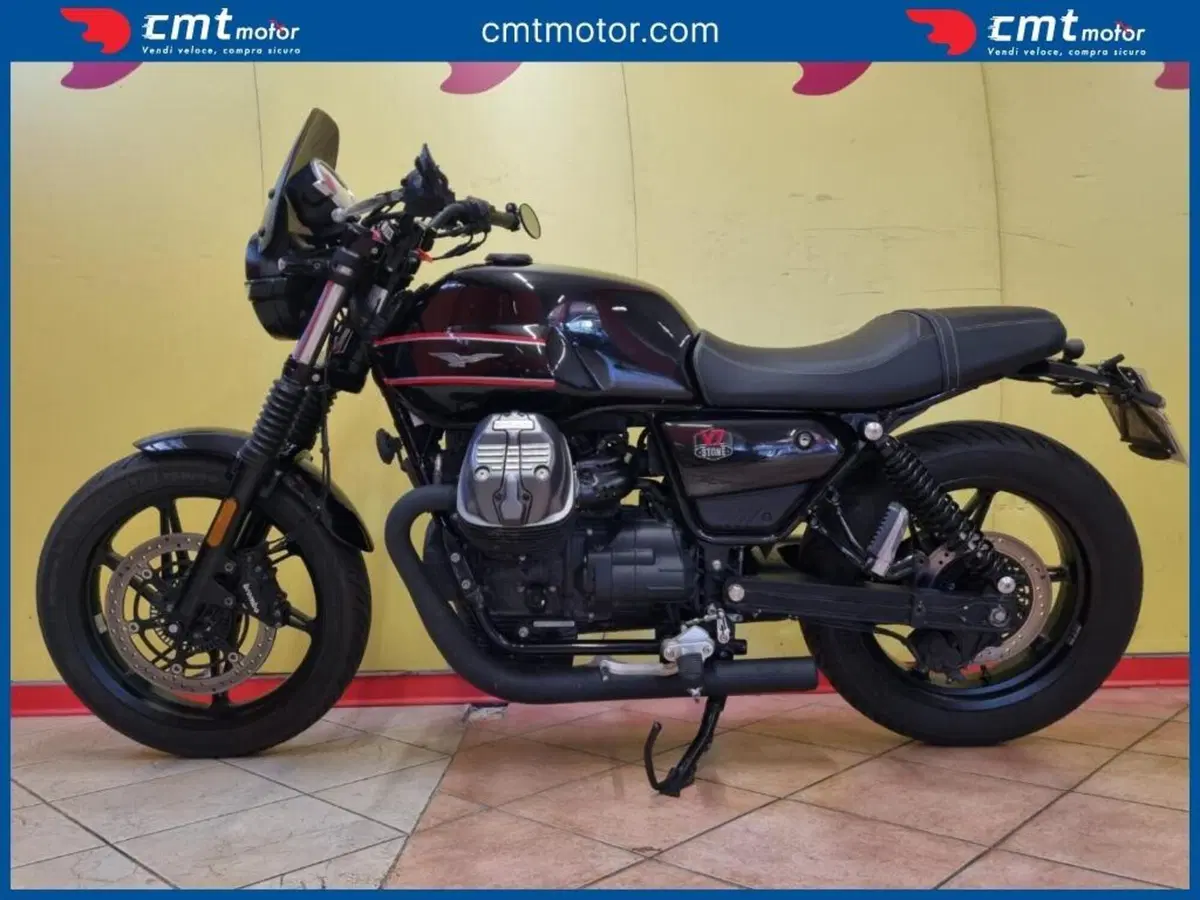 Moto Guzzi V7 Stone (2021 - 24) (2)