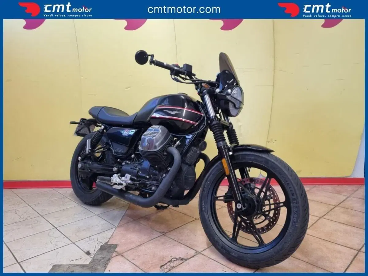 Moto Guzzi V7 Stone (2021 - 24) (3)
