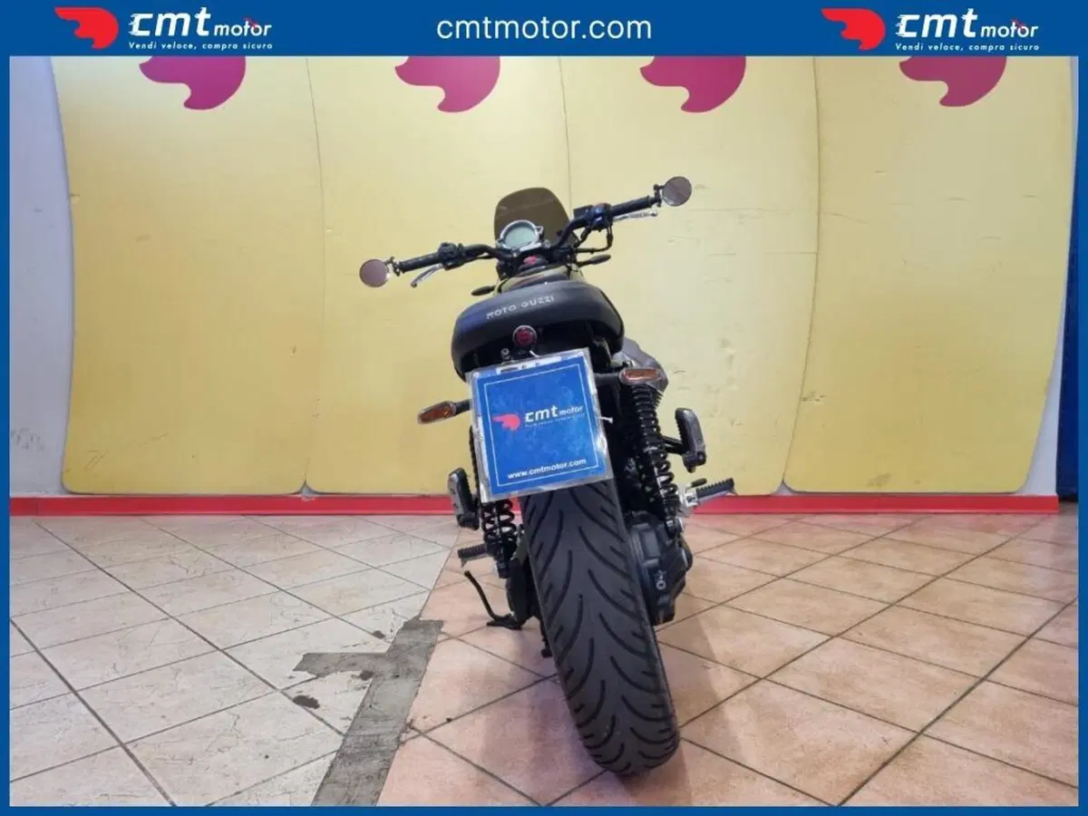 Moto Guzzi V7 Stone (2021 - 24) (5)