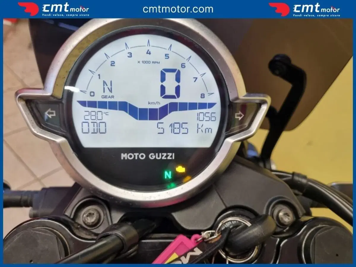 Moto Guzzi V7 Stone (2021 - 24) (6)