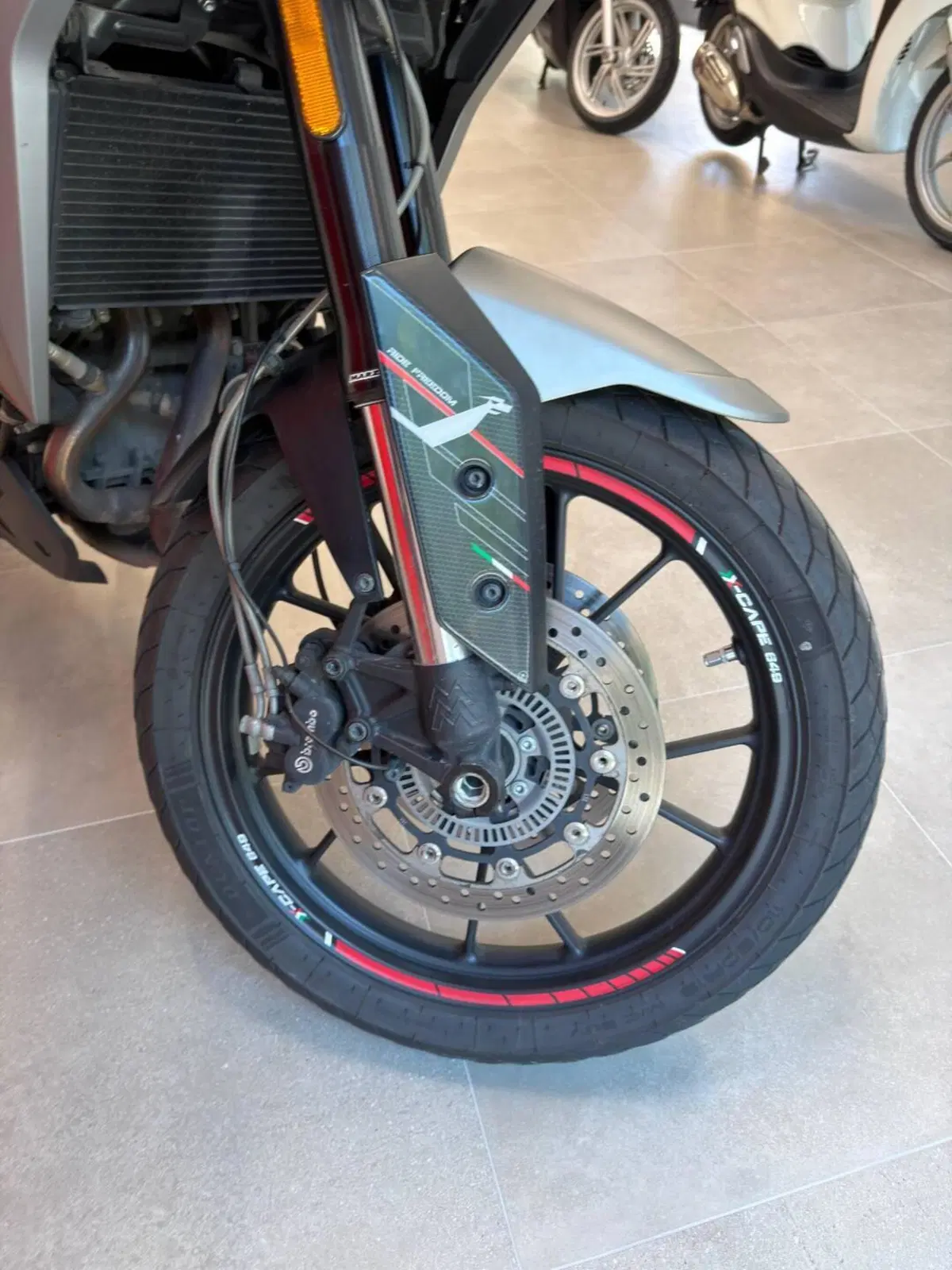 Moto Morini X-Cape 650 (2021 - 26) (9)