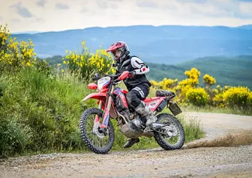 1000 Sassi 2026: tre giorni di adventure tra sterrati umbri, borghi medievali con la CRF 300L