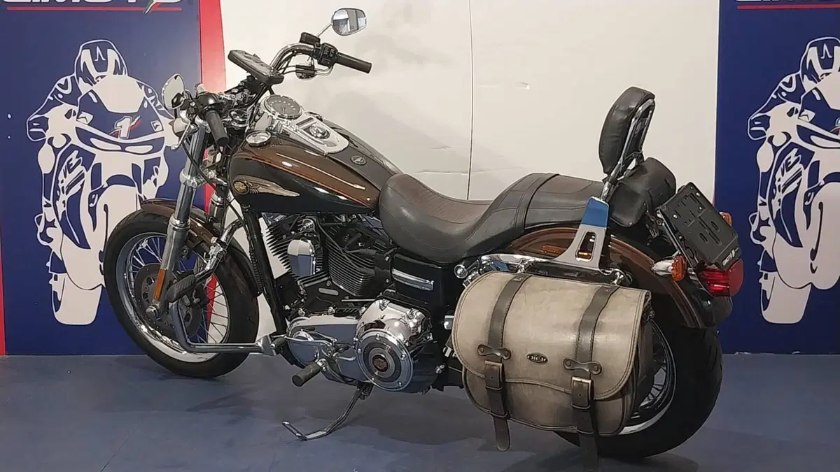 Harley-Davidson 1584 Super Glide Custom (2008 - 13) - FXDC (4)