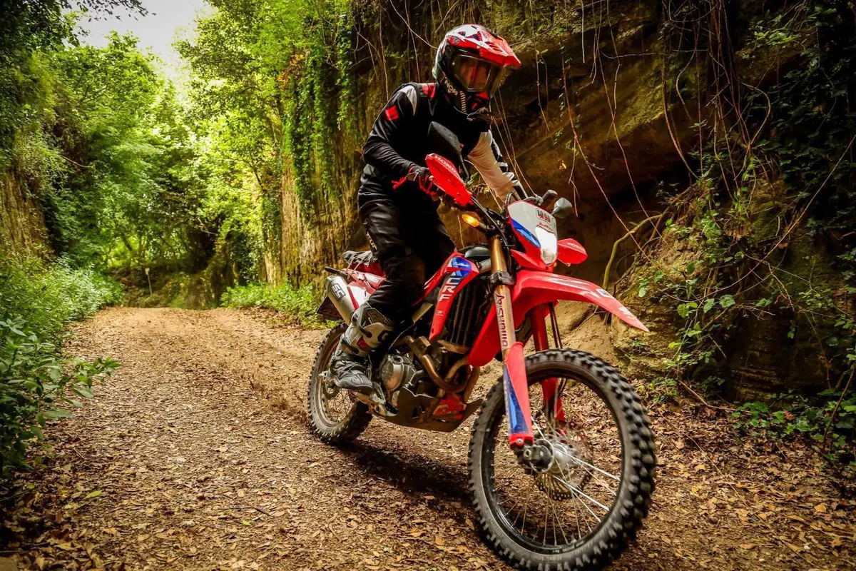 1000 Sassi 2026: tre giorni di adventure tra sterrati umbri, borghi medievali con la CRF 300L [VIDEO E GALLERY] (4)