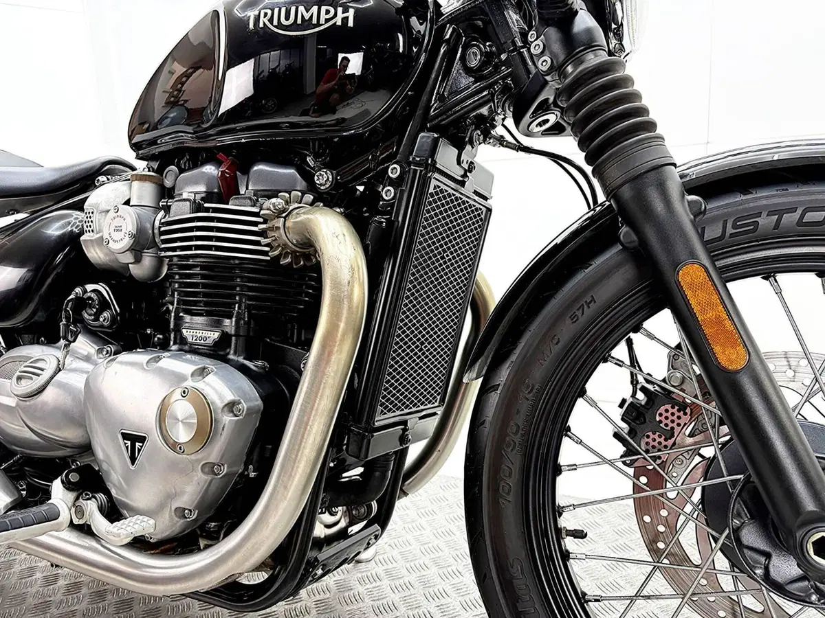 Triumph Bonneville Bobber 1200 (2017 - 20) (10)