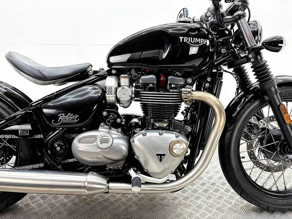 Triumph Bonneville Bobber 1200 (2017 - 20) (8)