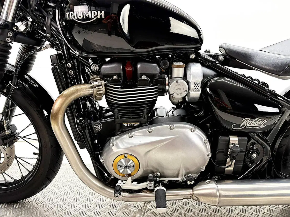 Triumph Bonneville Bobber 1200 (2017 - 20) (17)