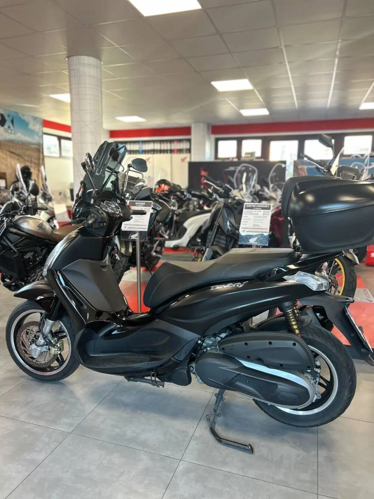 Piaggio Beverly 350 Police ABS-ASR (2018 - 20) (2)