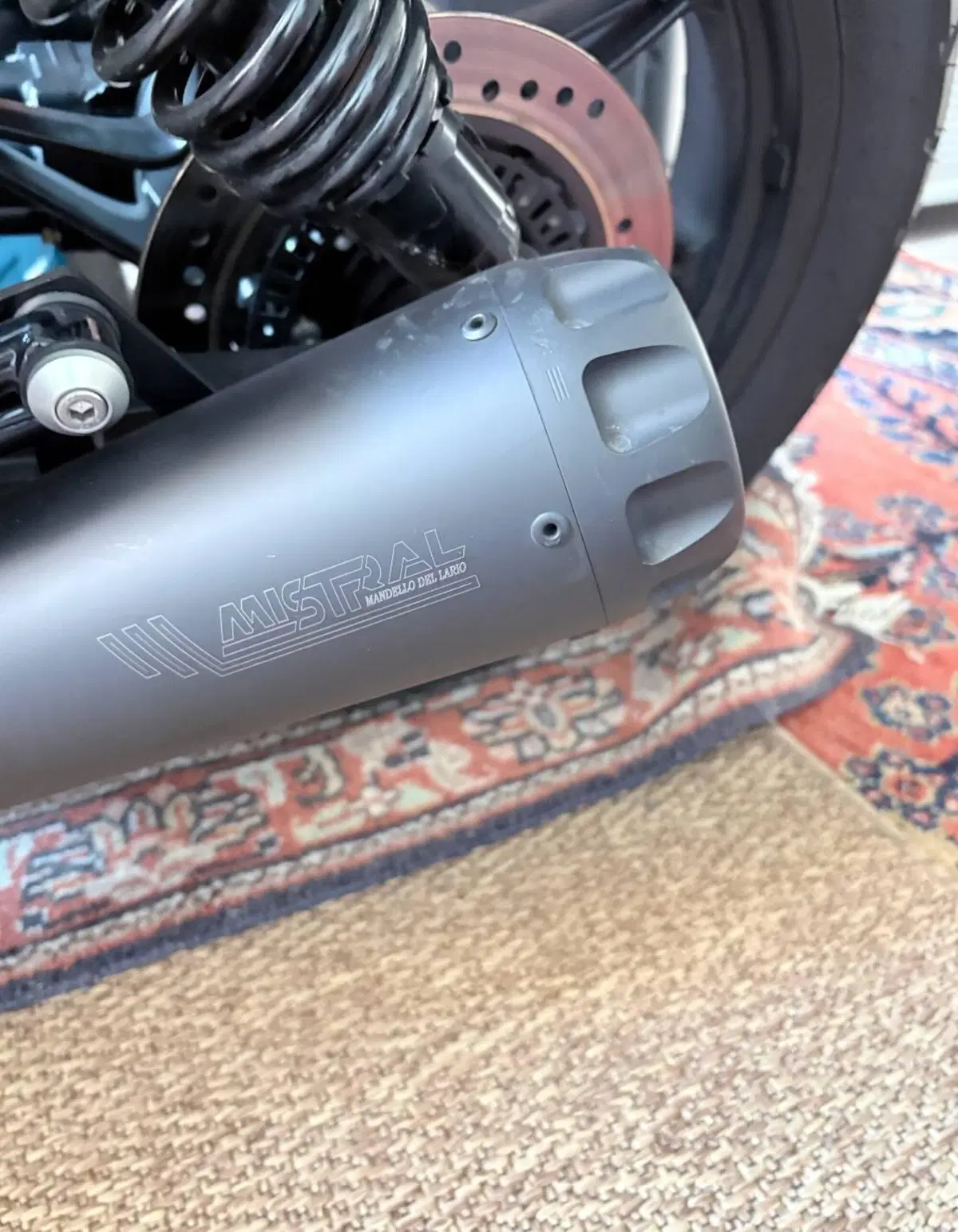 Moto Guzzi V7 Stone Centenario (2021 - 22) (3)